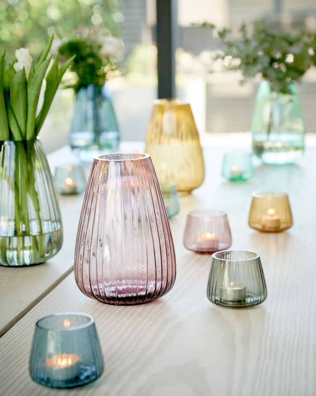 The beautiful vase in coloured glass features the same fluted look as the Kusintha series water glasses and bottles🌈 ⁠
⁠
The vase is available in green, amber, pink, blue and smoke.